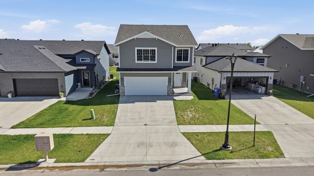 1462 68th Avenue S, Fargo, ND 58104