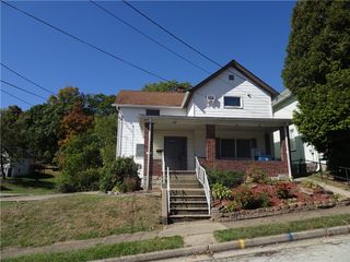 227 S 6th St, Youngwood, PA 15697