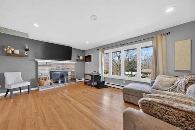 216 Edgewood Drive N, Newburgh, NY 12550