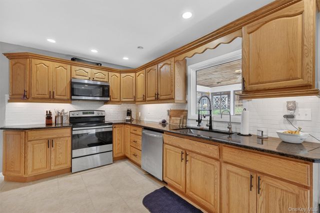 216 Edgewood Drive N, Newburgh, NY 12550