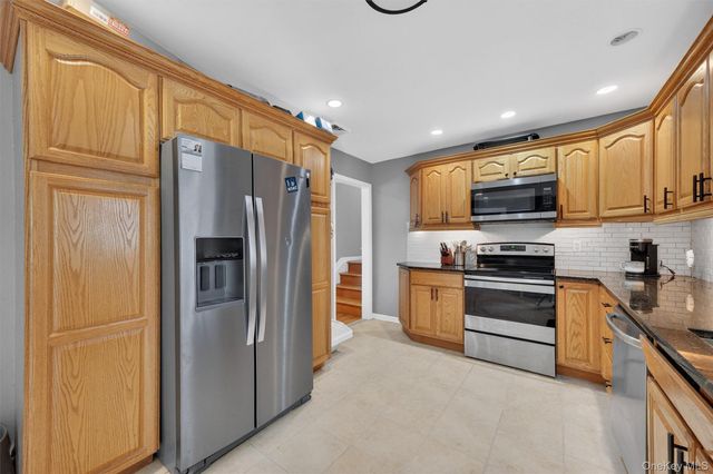 216 Edgewood Drive N, Newburgh, NY 12550