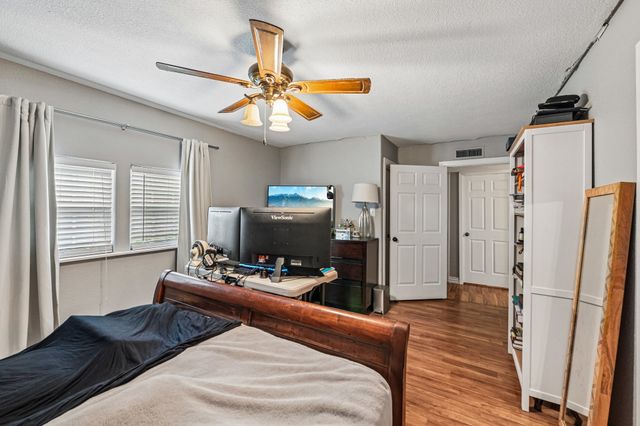429 Clearwood Drive, Grand Prairie, TX 75052
