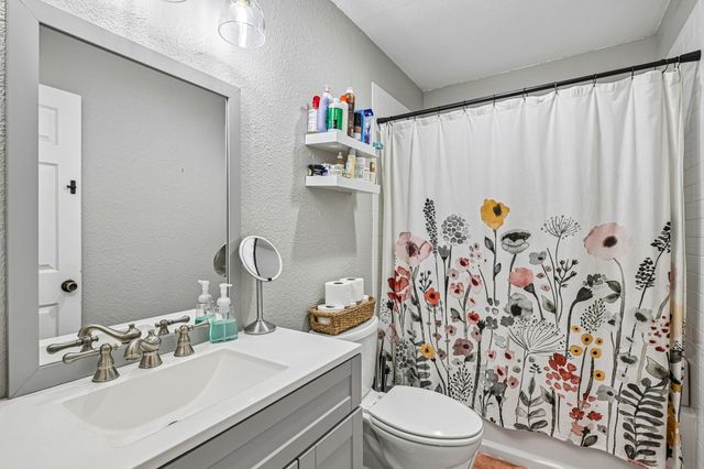 429 Clearwood Drive, Grand Prairie, TX 75052