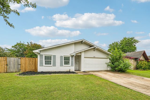 429 Clearwood Drive, Grand Prairie, TX 75052