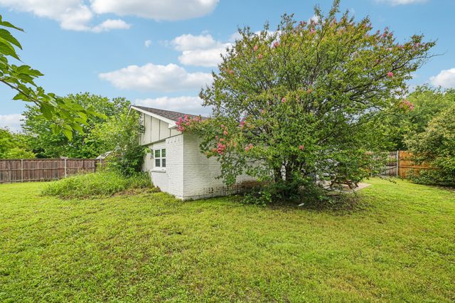 429 Clearwood Drive, Grand Prairie, TX 75052