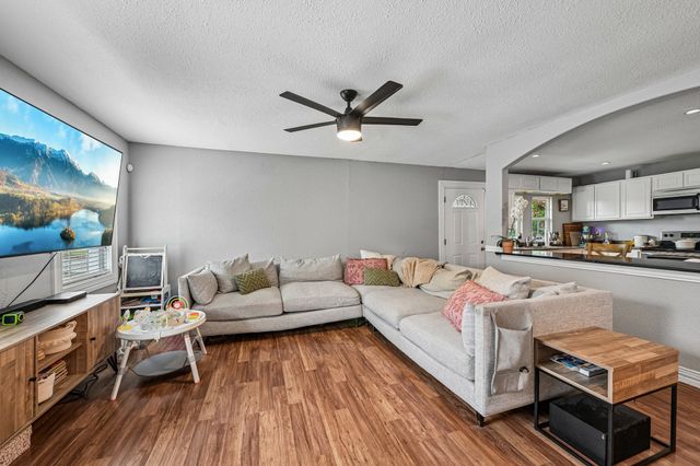 429 Clearwood Drive, Grand Prairie, TX 75052