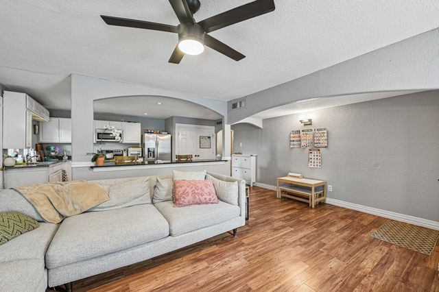 429 Clearwood Drive, Grand Prairie, TX 75052