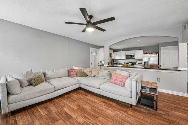 429 Clearwood Drive, Grand Prairie, TX 75052