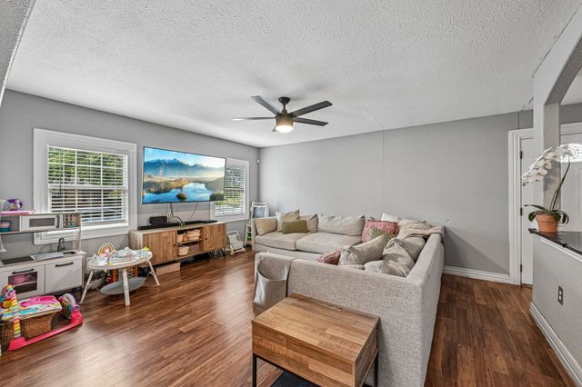 429 Clearwood Drive, Grand Prairie, TX 75052