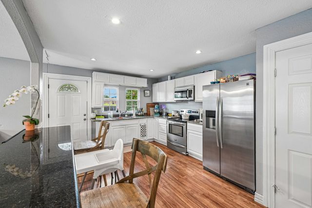 429 Clearwood Drive, Grand Prairie, TX 75052
