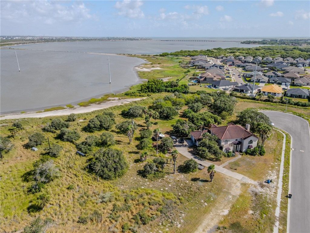2305 Lords of the Bay Ct, Corpus Christi, TX 78418 — photo 5