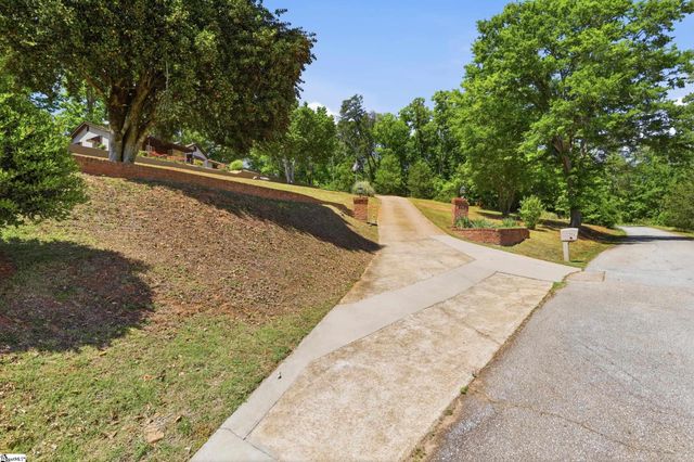 556 Club Drive, Greenville, SC 29611