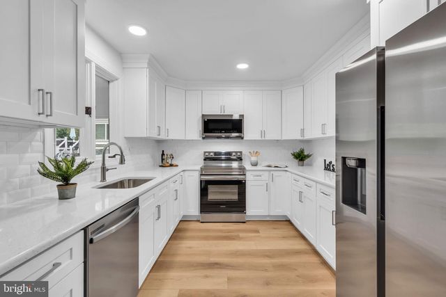 14 STEVEN DR, Voorhees, NJ 08043