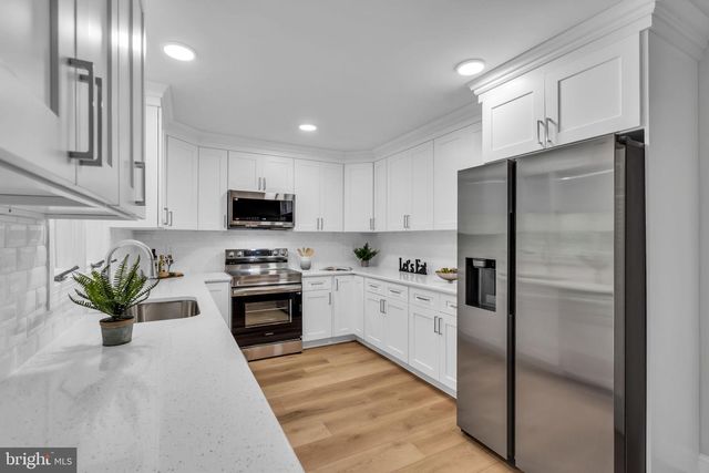 14 STEVEN DR, Voorhees, NJ 08043
