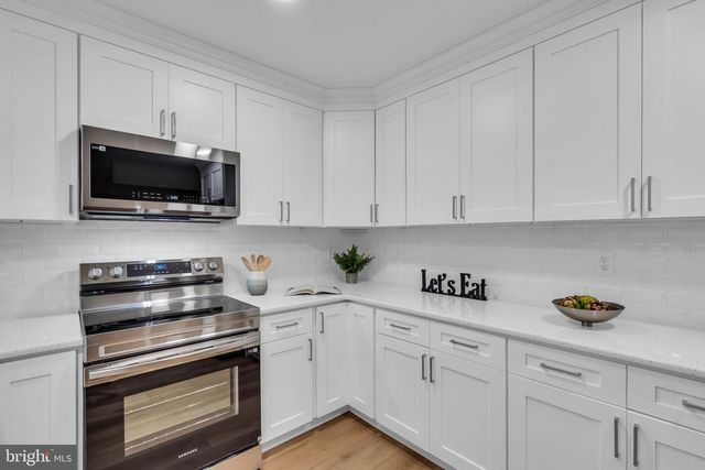 14 STEVEN DR, Voorhees, NJ 08043