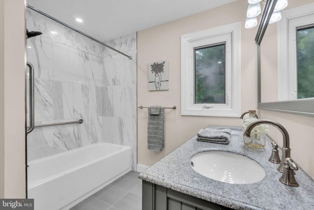 14 STEVEN DR, Voorhees, NJ 08043