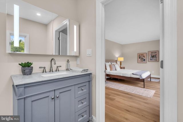14 STEVEN DR, Voorhees, NJ 08043