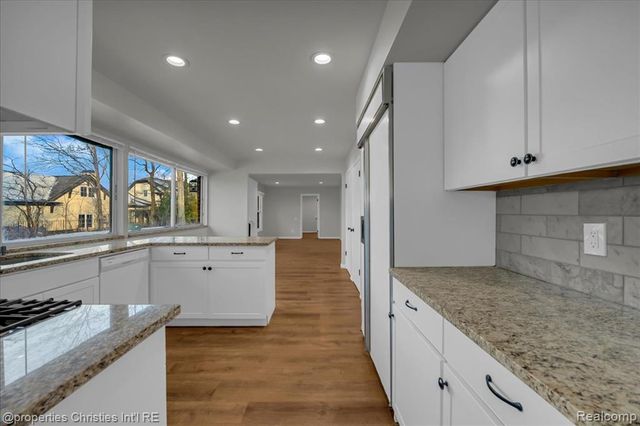 4970 Hardwoods Drive, West Bloomfield, MI 48323