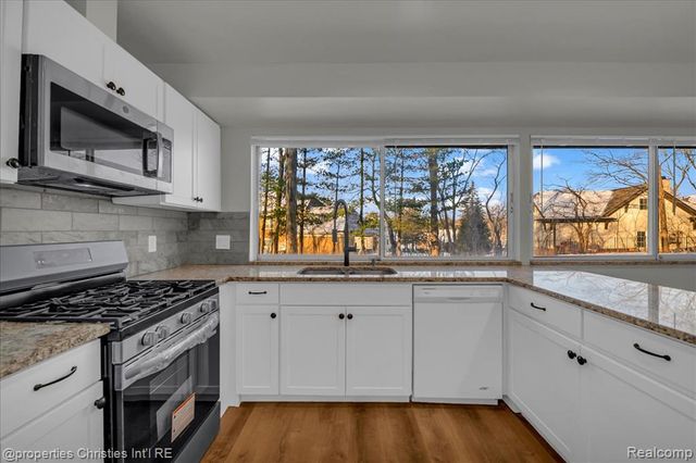 4970 Hardwoods Drive, West Bloomfield, MI 48323