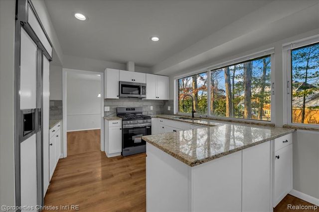 4970 Hardwoods Drive, West Bloomfield, MI 48323