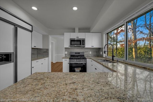 4970 Hardwoods Drive, West Bloomfield, MI 48323