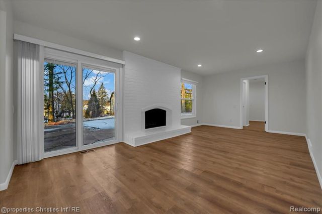 4970 Hardwoods Drive, West Bloomfield, MI 48323