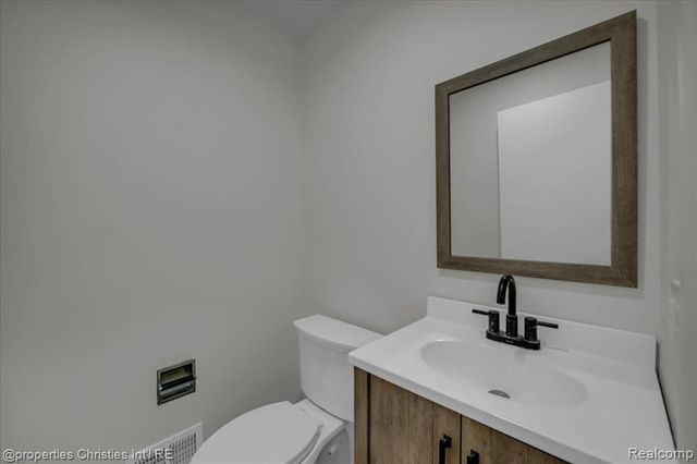 4970 Hardwoods Drive, West Bloomfield, MI 48323