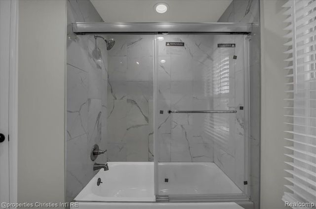 4970 Hardwoods Drive, West Bloomfield, MI 48323