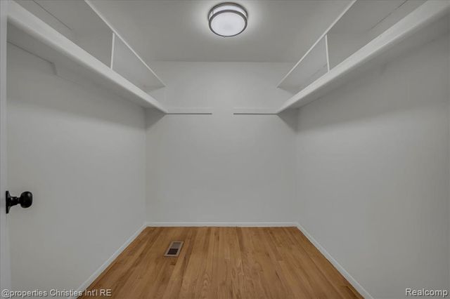 4970 Hardwoods Drive, West Bloomfield, MI 48323