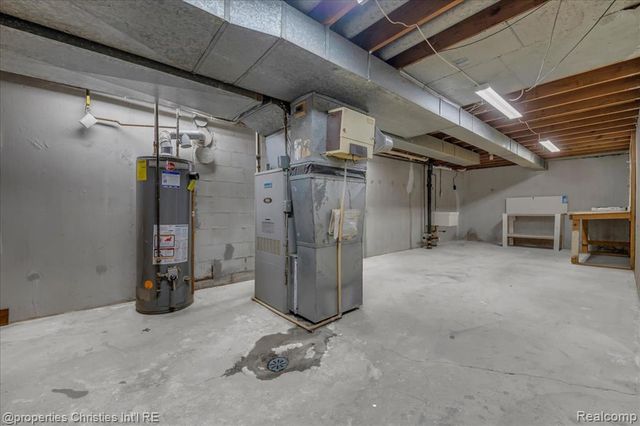 4970 Hardwoods Drive, West Bloomfield, MI 48323