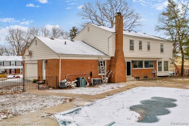 4970 Hardwoods Drive, West Bloomfield, MI 48323