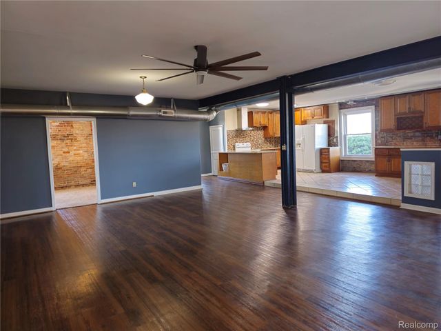 1104 4TH St Unit 2, Port Huron, MI 48060