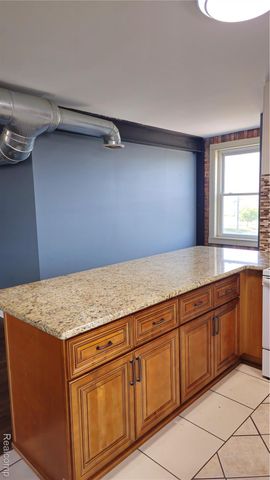 1104 4TH St Unit 2, Port Huron, MI 48060