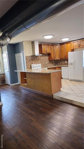 1104 4TH St Unit 2, Port Huron, MI 48060