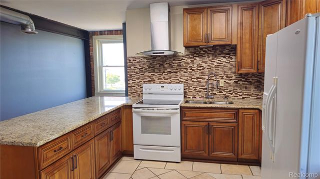 1104 4TH St Unit 2, Port Huron, MI 48060