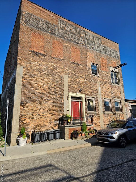 1104 4TH St Unit 2, Port Huron, MI 48060