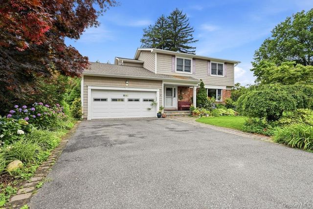 23 Maryetta Court, Syosset, NY 11791