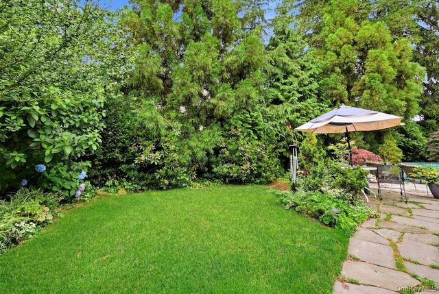 23 Maryetta Court, Syosset, NY 11791