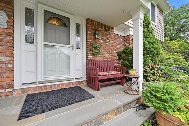 23 Maryetta Court, Syosset, NY 11791
