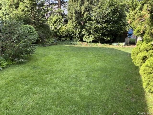 23 Maryetta Court, Syosset, NY 11791