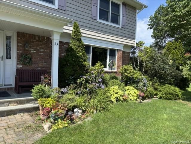 23 Maryetta Court, Syosset, NY 11791