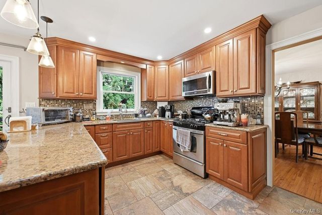 23 Maryetta Court, Syosset, NY 11791