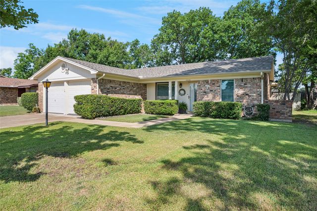 6220 Sandra Drive, Fort Worth, TX 76133