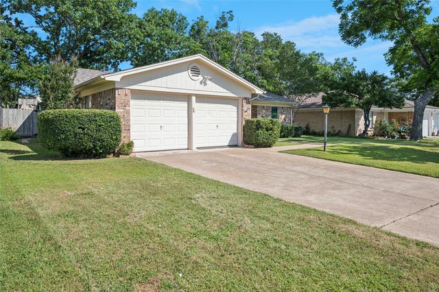 6220 Sandra Drive, Fort Worth, TX 76133