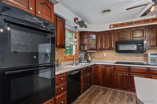 900 Montana Street, Gillespie, IL 62033