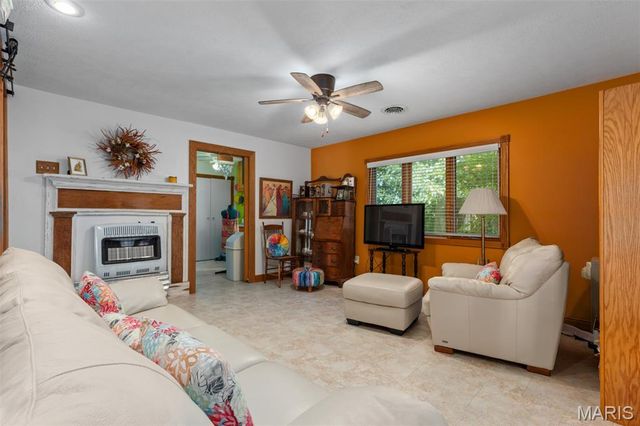 900 Montana Street, Gillespie, IL 62033