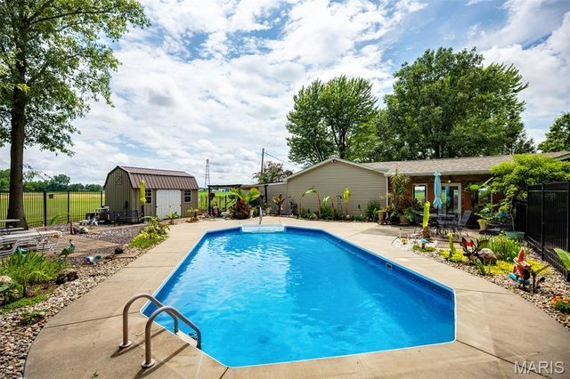 900 Montana Street, Gillespie, IL 62033