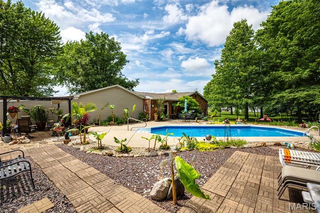 900 Montana Street, Gillespie, IL 62033