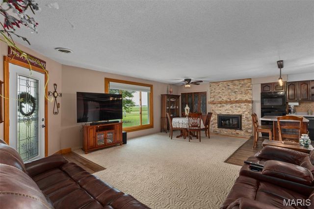 900 Montana Street, Gillespie, IL 62033