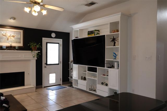 9005 Stillwater Trail, Fort Worth, TX 76118